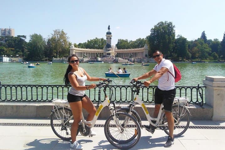 Retiro Park bike tour- Get transported to the XVI century