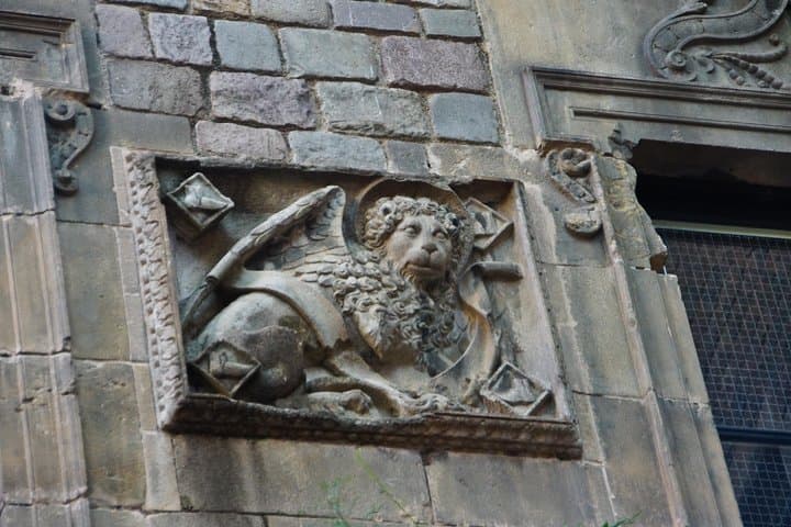 Unusual and secret Barcelona route