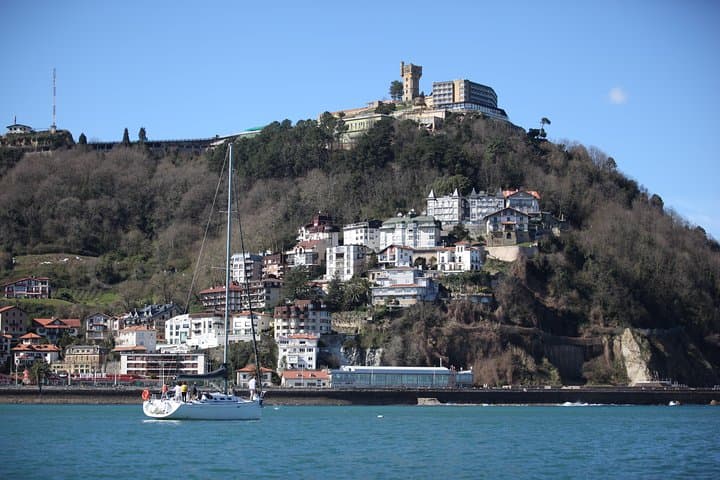 San Sebastian Private Sailing at La Concha Beach & Pasai Donibane