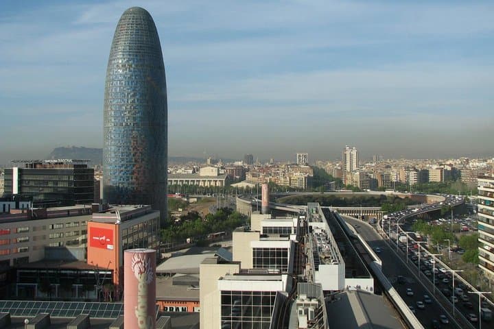 Barcelona Tour Contrasts 4 hours -Reduced group pick up hotel from Barcelona