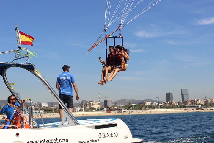 Pack Jet Ski sin licencia y Parasailing Tour en Barcelona