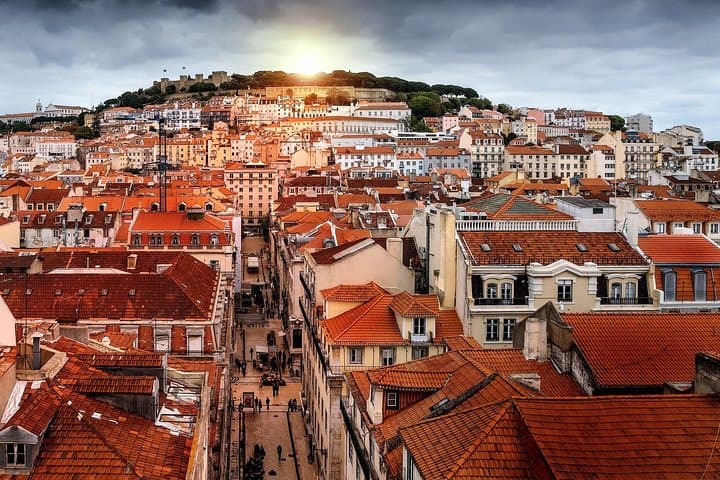 Private Transfer from Santiago de Compostela to Lisbon + 2h Sightseeing