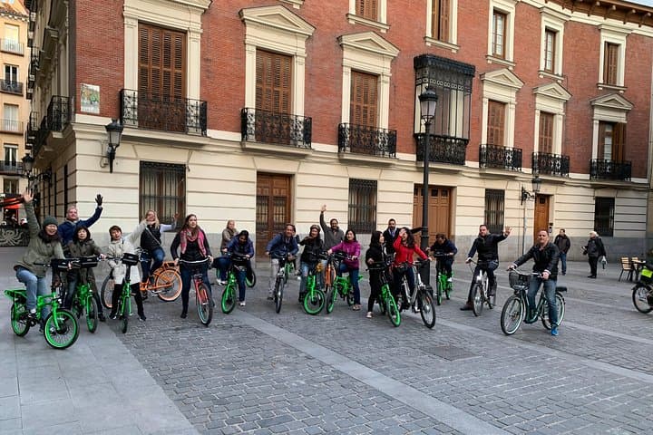 Madrid Fun and Sightseeing Bike Tour