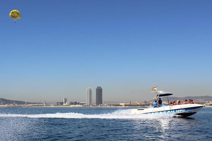 Pack Jet Ski sin licencia y Parasailing Tour en Barcelona