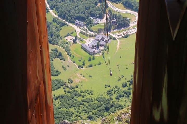 Full Day Private 4WD Tour from Santander to Picos de Europa. Excellent meals.