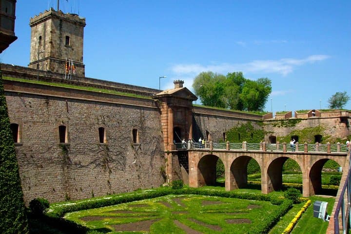 Montjuïc Castle view private tour Barcelona