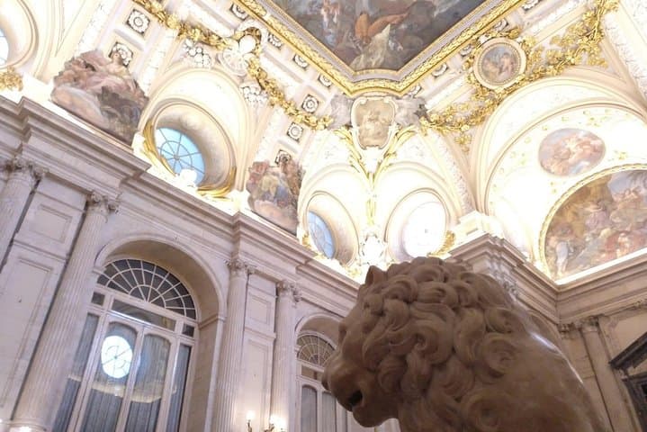 Madrid Royal Palace Private Tour with Skip-the-line Ticket