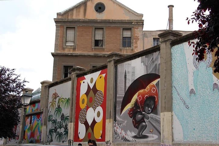 See the beautifully painted walls of La Tabacalera