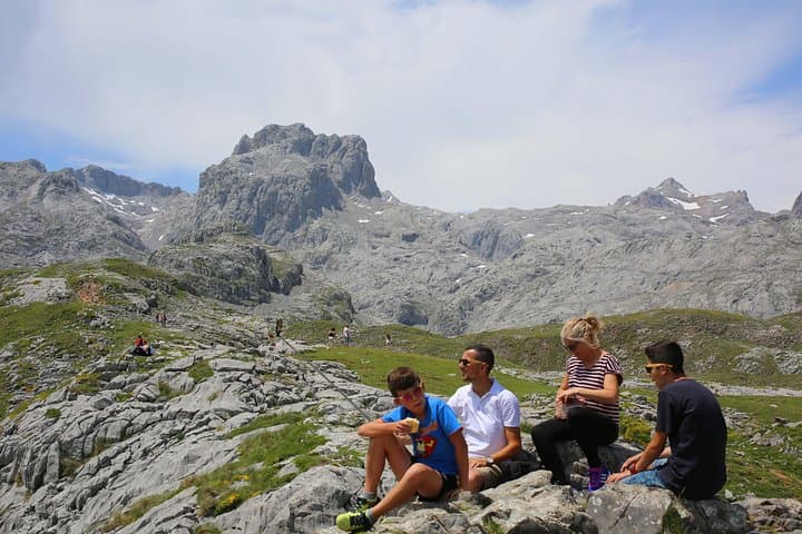 Full Day Private 4WD Tour from Santander to Picos de Europa. Excellent meals.