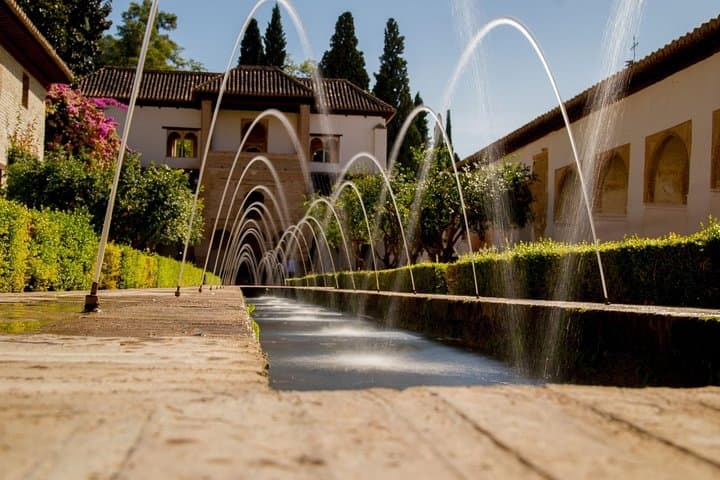 Alhambra daytime visit (8 people)