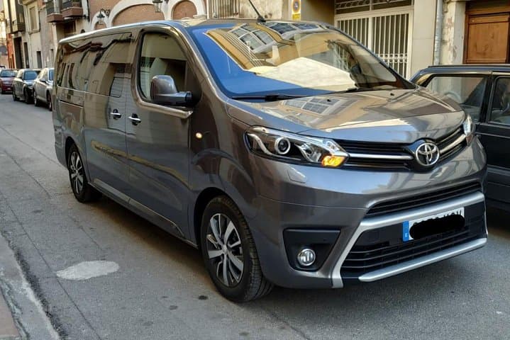 Private transfer from Madrid airport to Madrid city center.