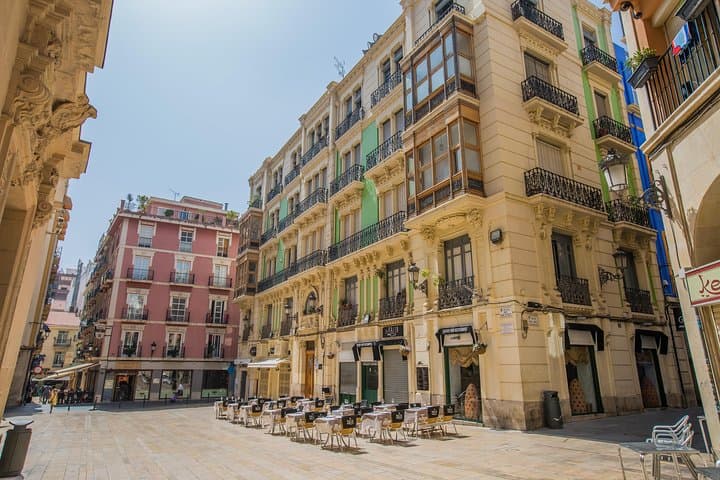 Alicante Evening Tapas & Wine Tour with Local Guide