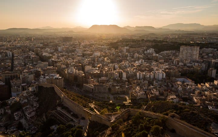 Alicante Evening Tapas & Wine Tour with Local Guide