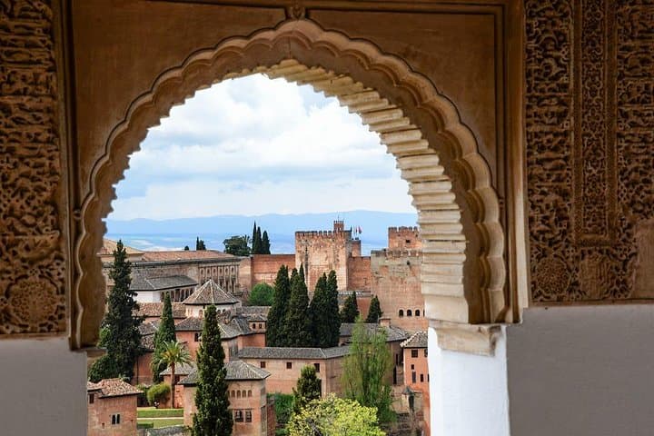 Private tour to the Alhambra (Palace and Garden) from Seville