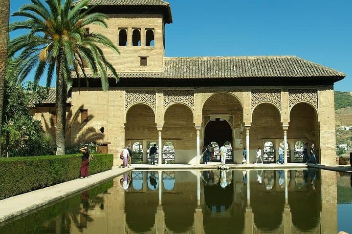 Private walking tour of Alhambra and Granada City Center