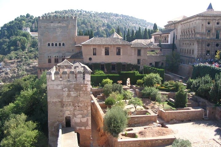 Private walking tour of Alhambra and Granada City Center