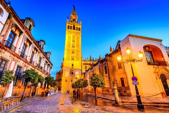 Seville: Cathedral & Giralda Guided Tour with Tickets