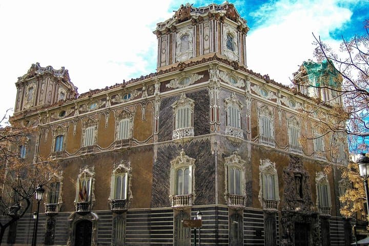 Private 4-hour Walking Tour of Valencia with official tour guide