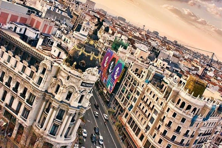Private 4 hours Tour Santiago Bernabeu Stadium and Madrid