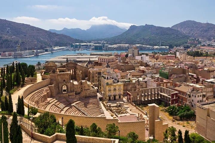 Private 4-hour Shore Excursion of Cartagena with driver and official guide