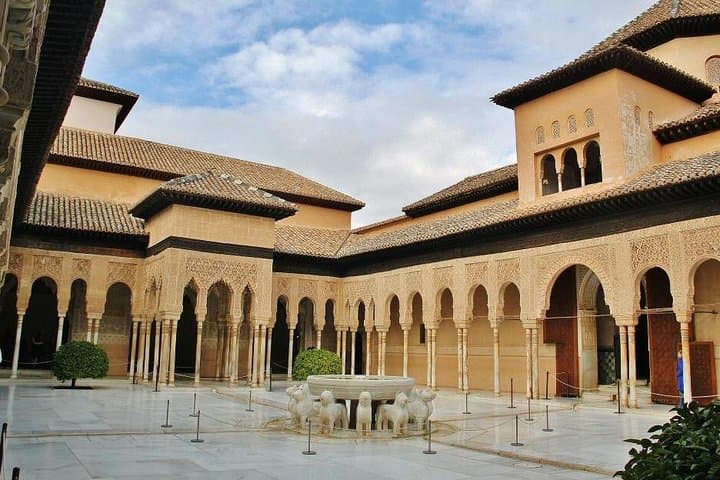 Private tour to the Alhambra (Palace and Garden) from Seville