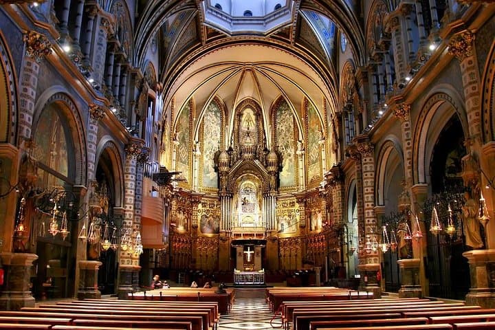 Private Full Day City Tour of Barcelona and Monastery of Montserrat w/ pick up