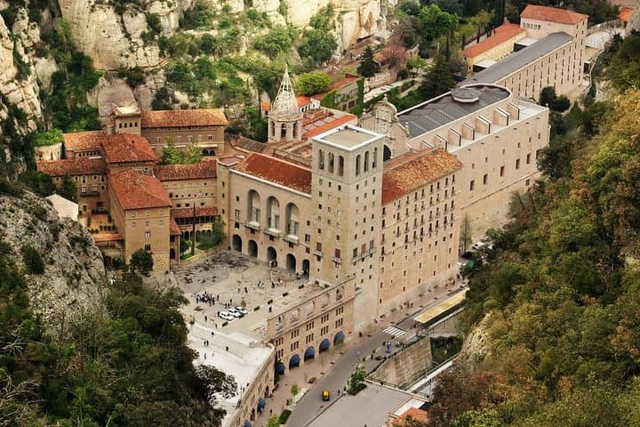 Private Full Day City Tour of Barcelona and Monastery of Montserrat w/ pick up