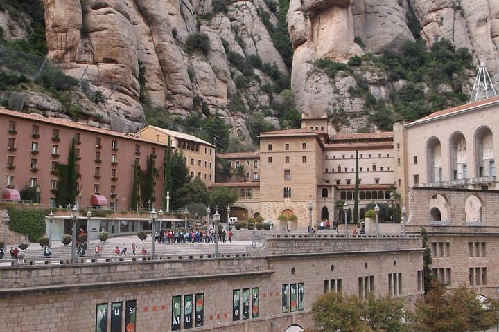Private Full Day City Tour of Barcelona and Monastery of Montserrat w/ pick up