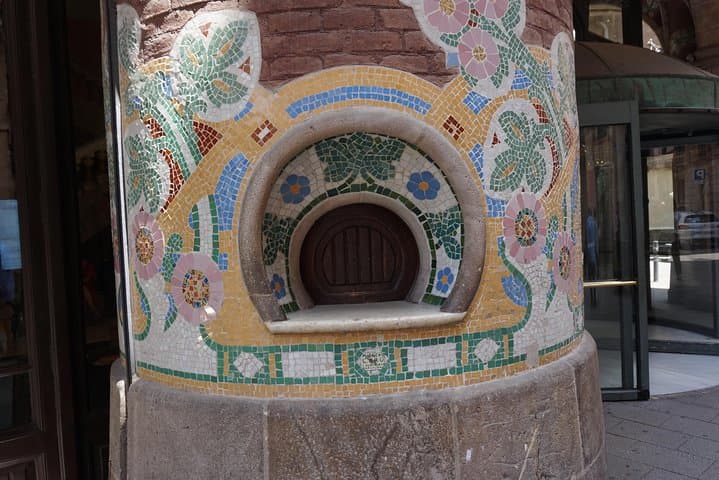 Gothic Quarter & Beyond: Leisurely Local Discoveries