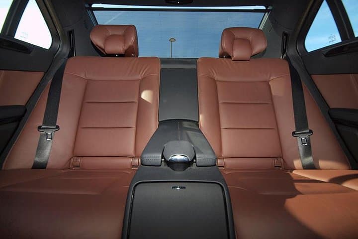 Madrid: Private Transfer IN or OUT in Upscale Vehicle with Professional Driver