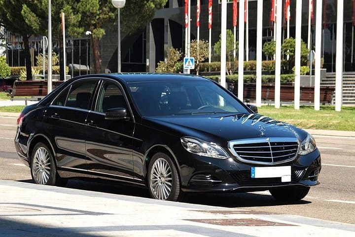 Madrid: Private Transfer IN or OUT in Upscale Vehicle with Professional Driver