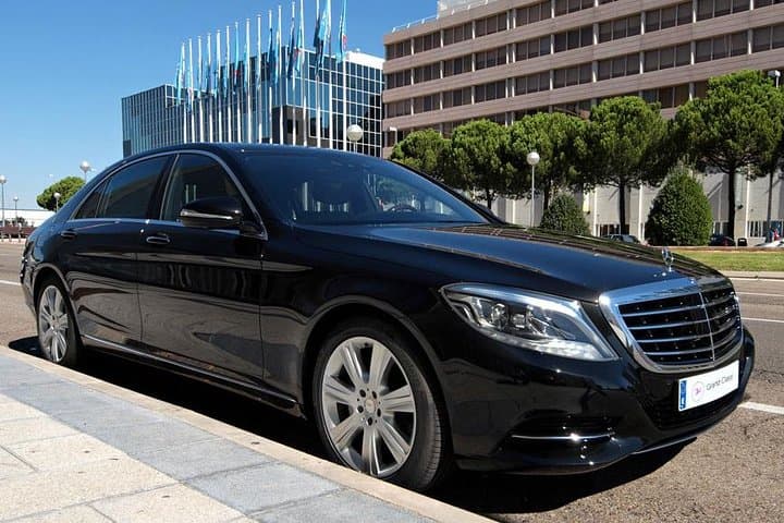 Madrid: Private Transfer IN or OUT in Upscale Vehicle with Professional Driver