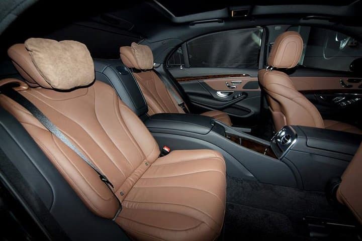 Madrid: Private Transfer IN or OUT in Upscale Vehicle with Professional Driver