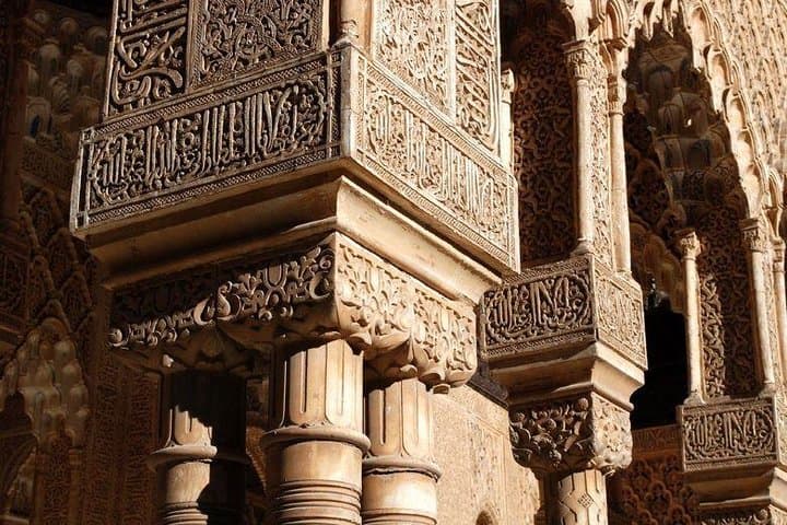 Alhambra &Charles Palace Guided Tour with Optional Nasrid Palaces