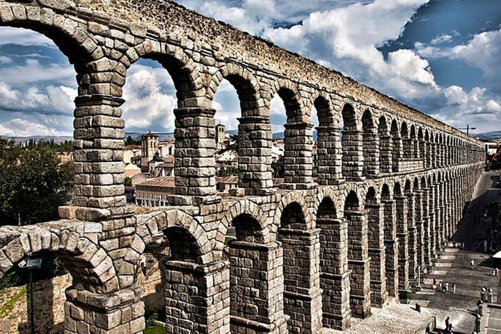 Private one way Transfer from/to Madrid to/from Segovia