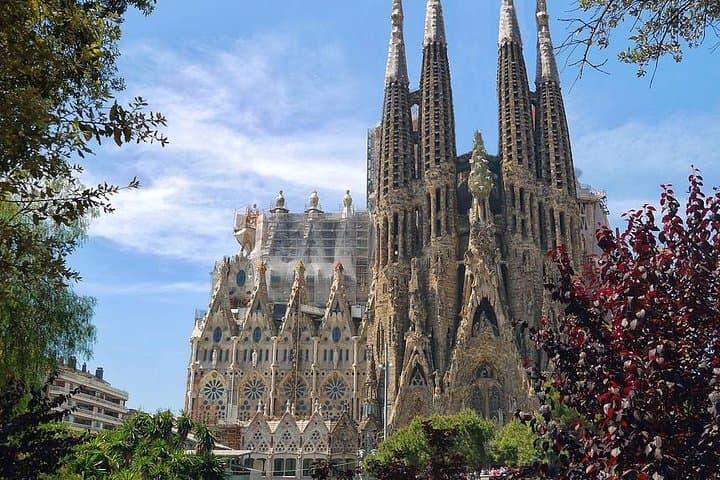 Sagrada Familia and Park Guell 4 hours Gaudi Tour in Barcelona