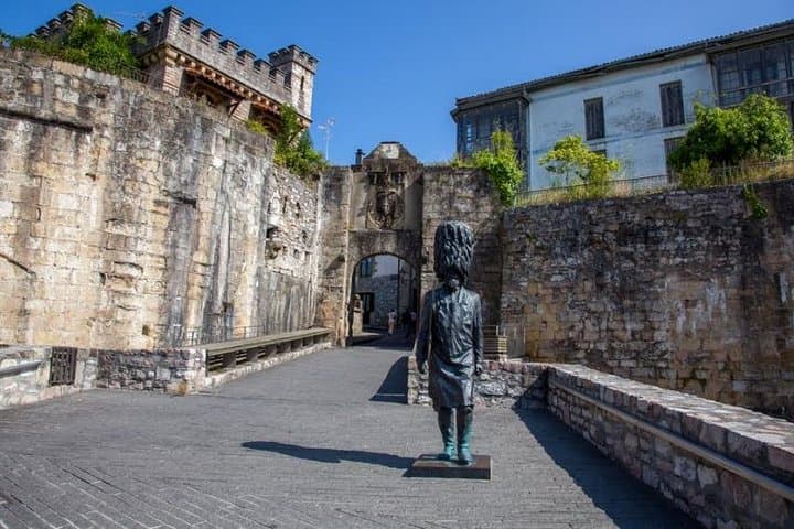 Cross-Border Delights: Hondarribia, Saint-Jean-de-Luz & pintxos
