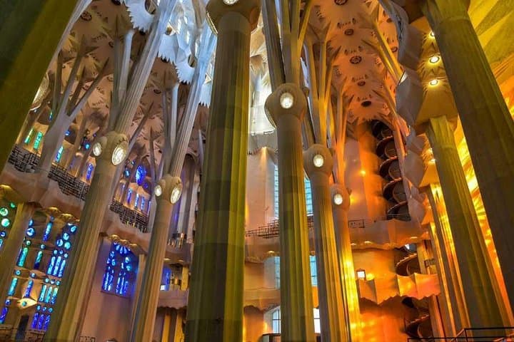 Sagrada Familia Tour with Local Guide and Skip the Line Ticket