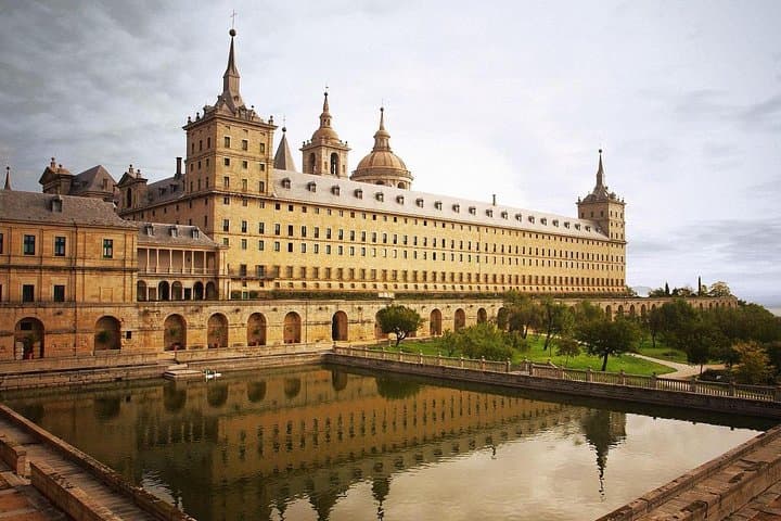 Private half day tour of Escorial and Valley of the Fallen