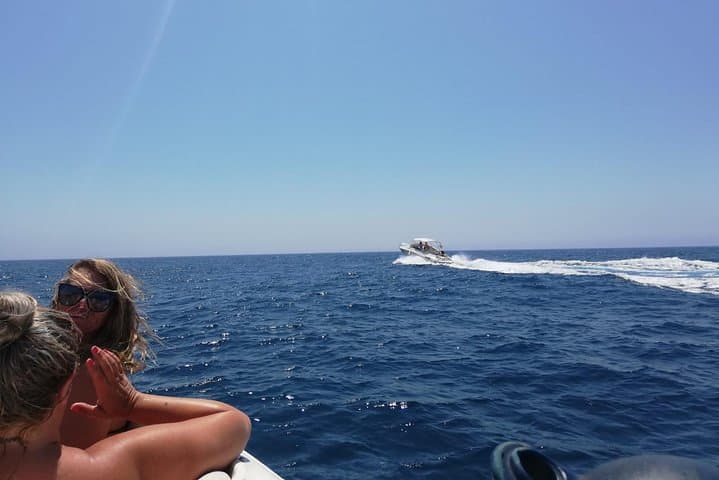 4-hour private boat with Captain for up to 9 people