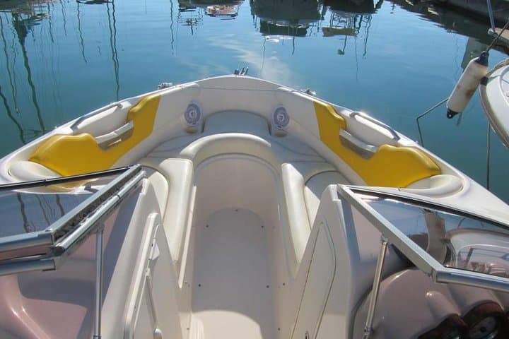 4-hour private boat with Captain for up to 9 people