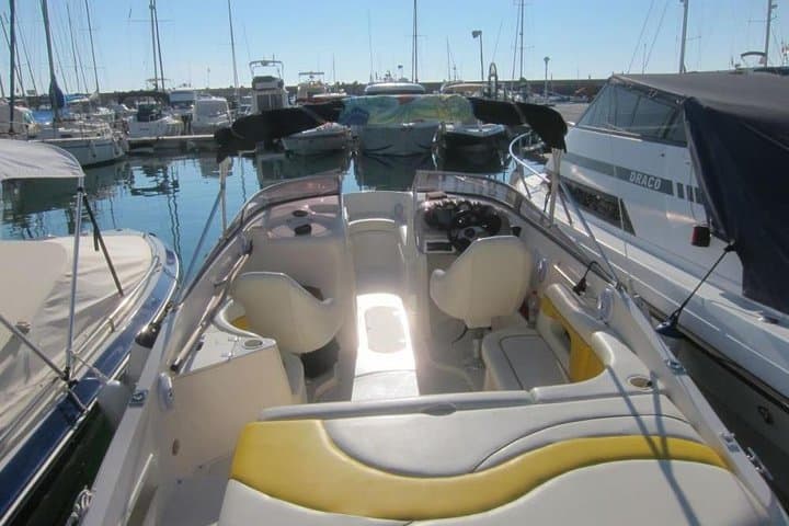 4-hour private boat with Captain for up to 9 people