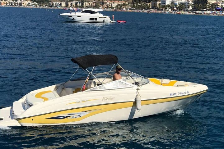 4-hour private boat with Captain for up to 9 people