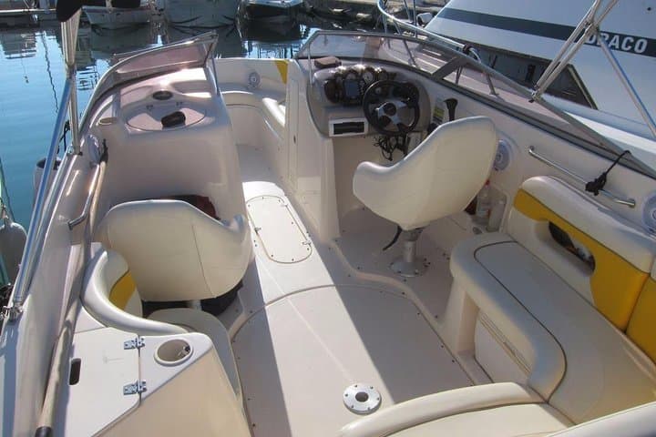 4-hour private boat with Captain for up to 9 people