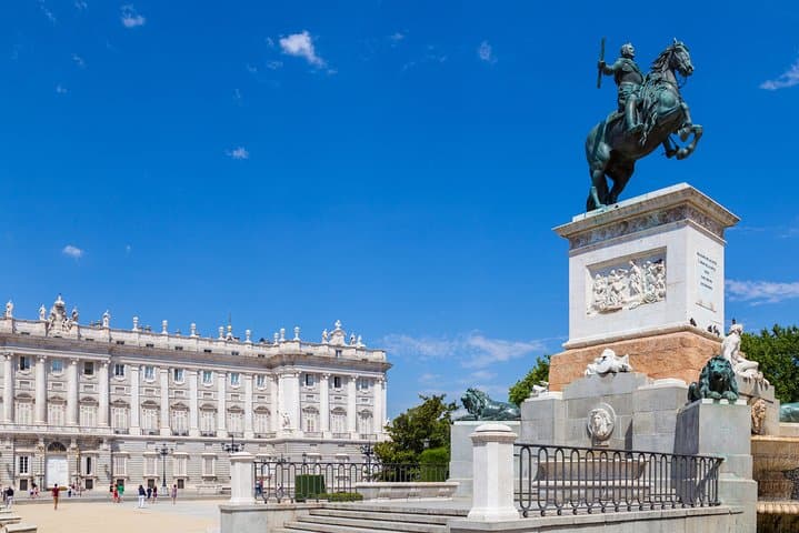 Royal Palace of Madrid Private Tour with Tickets