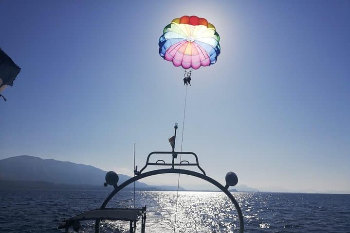 Parasailing desde el puerto de Denia