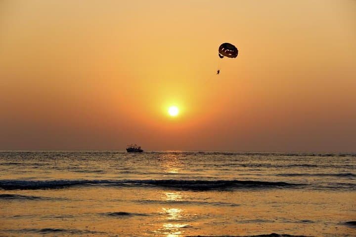 Parasailing desde el puerto de Denia