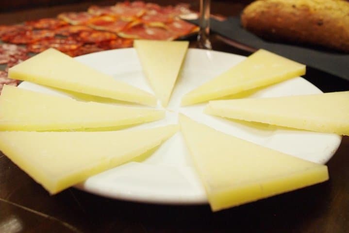 Madrid Local's Wine and Tapas Lunch Tour with a side of History