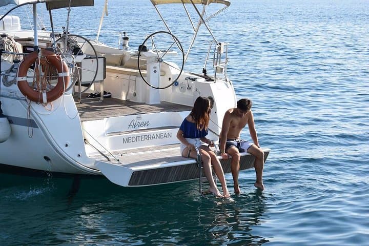 Barcelona: Private Sailing cruise with drinks & snacks