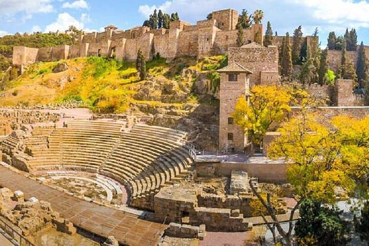 Skip the Line: Private Alcazaba & Gibralfaro with Nasrid Palaces